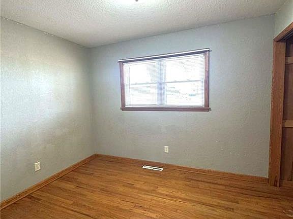 5th image of 1409 N College Dr