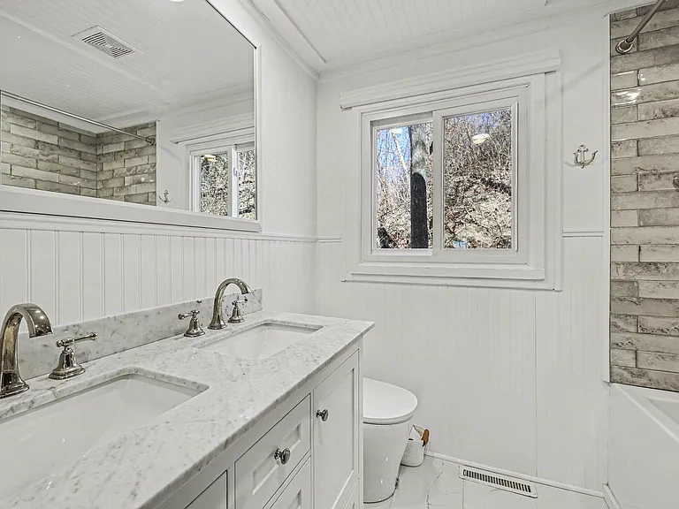 5884 Rays Dr — Photo 12
