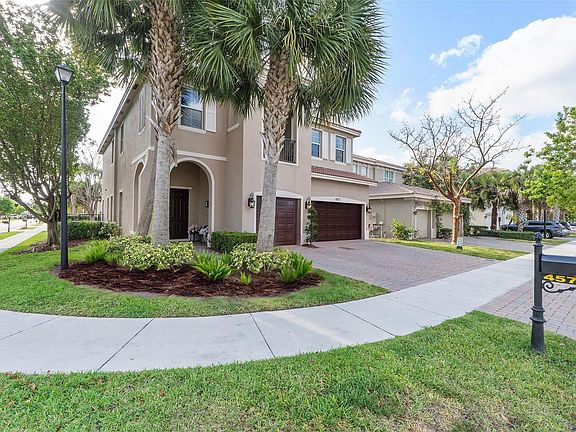 3rd image of 4571 San Mellina Drive