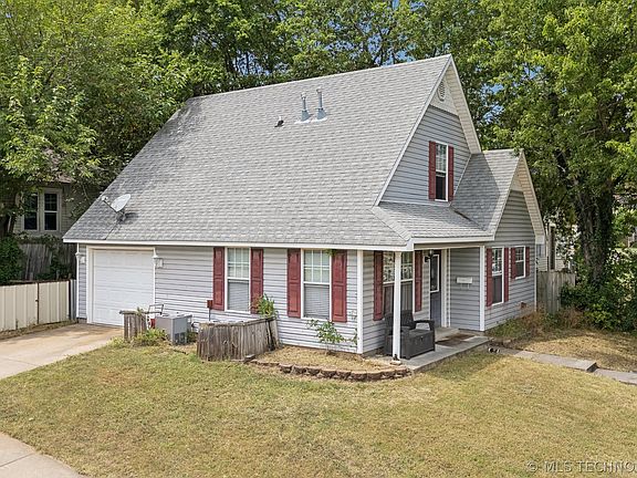 3rd image of 120 S Poplar St