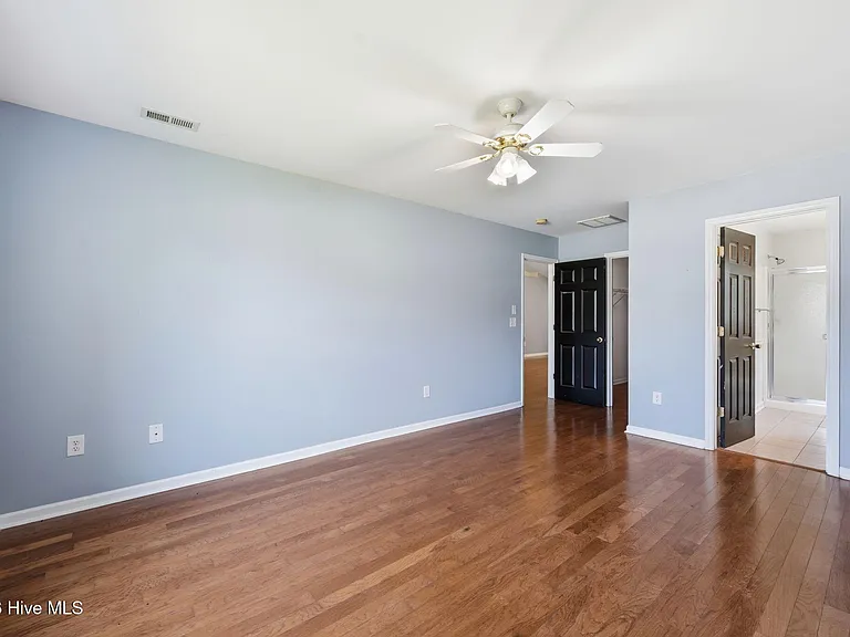 106 Lakeside Green Dr — Photo 14