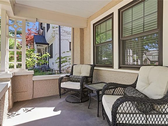 4th image of 825 W Gregory Blvd