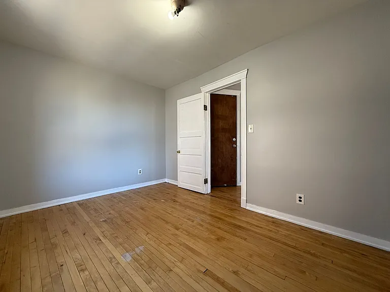 817 W 34th Place — Photo 18