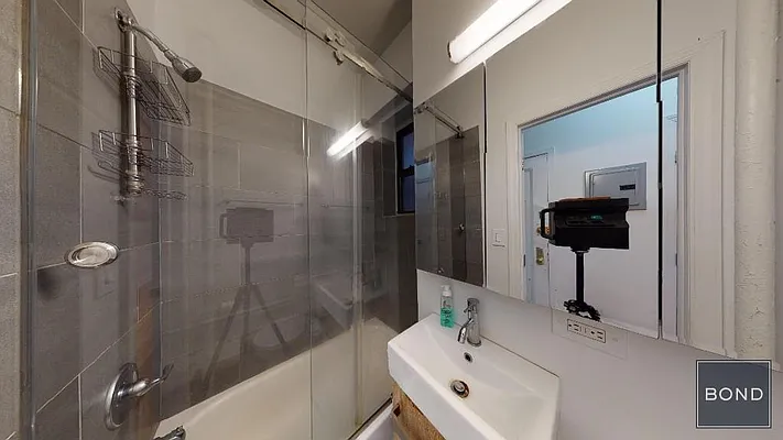 Rented by Bond New York | media 7