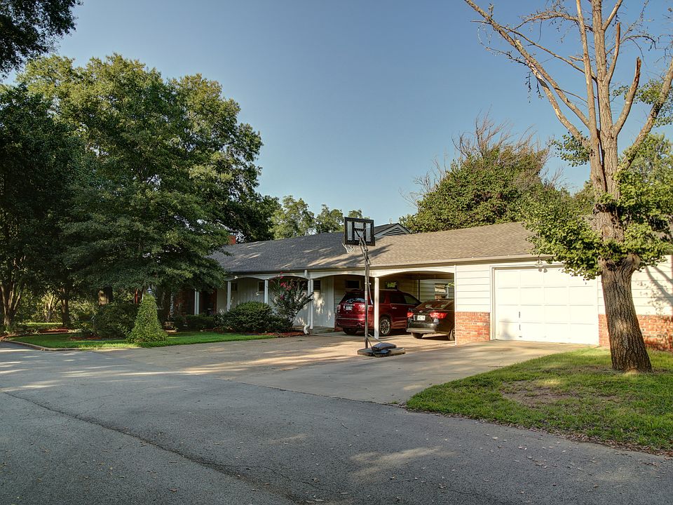 carport and garage 