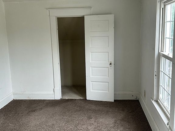 5th image of 622 Park St