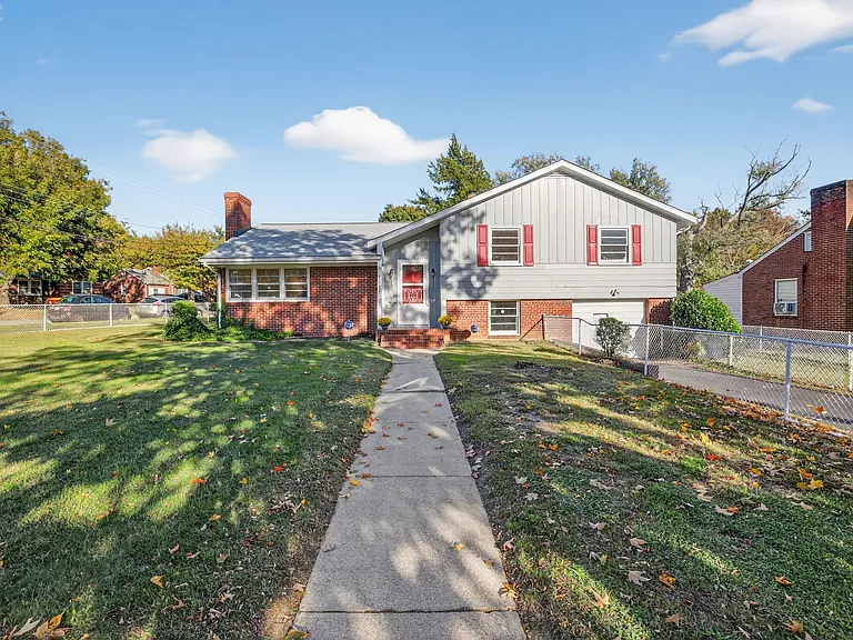 1009 Elliott Ave — Photo 2
