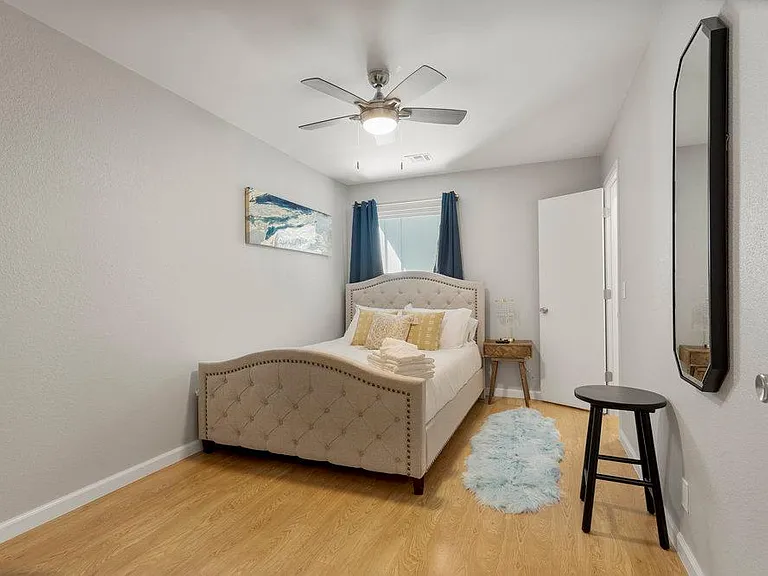 E 67th Pl — Photo 17