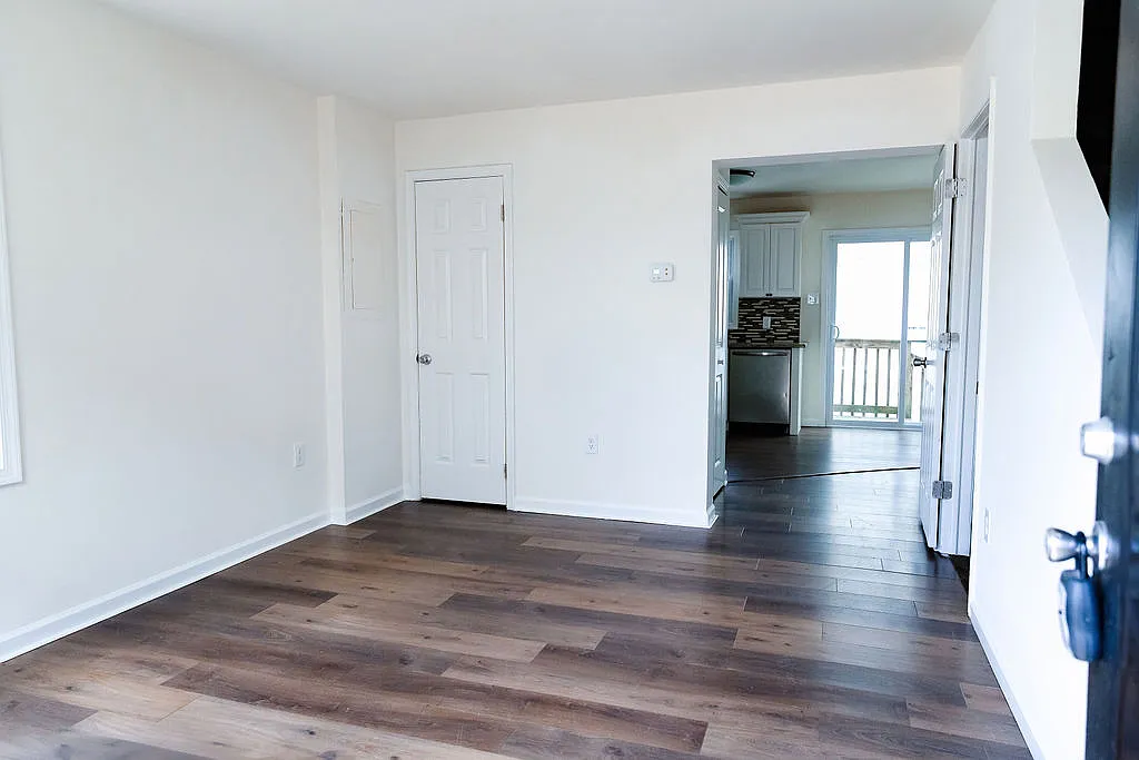2 bed, 1.5 bath, 890 sqft, $1,675 — Photo 2