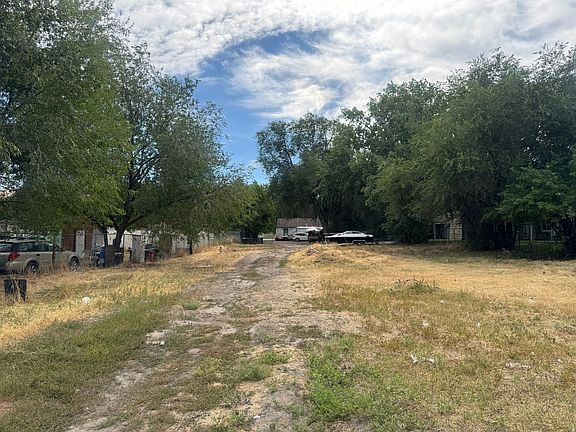4th image of 261 N Redwood Rd W #1