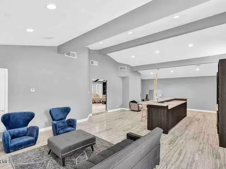 9100 Parkland Dr — Photo 12