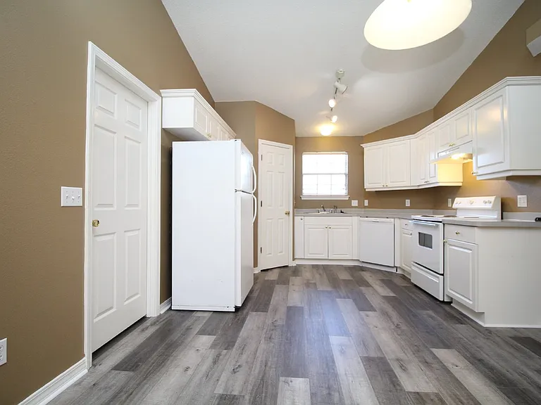 4319 Crosswinds Dr — Photo 6