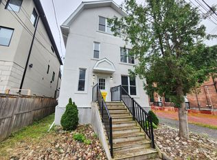 192 5th Ave, Ottawa, ON K1S2M9