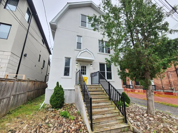 192 5th Ave, Ottawa, ON K1S 2M9