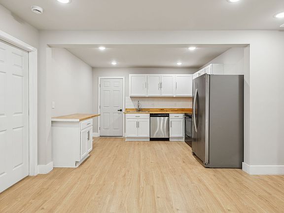 5th image of 137 Stratton Blvd