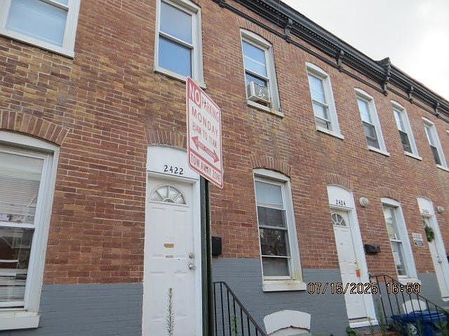 2nd image of 2422 Etting St