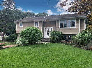 21 Circle Dr E, East Patchogue, NY 11772