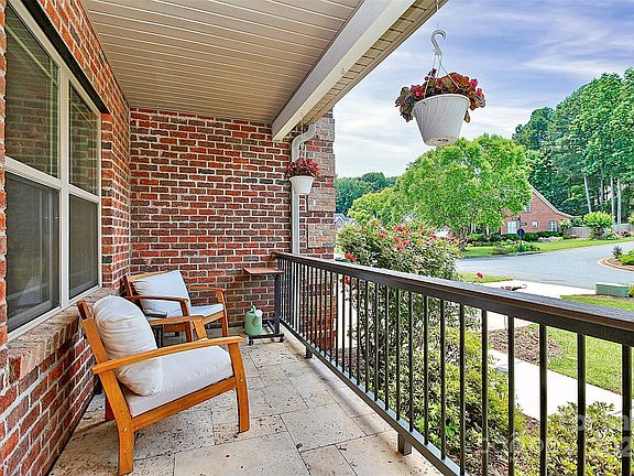 5th image of 1794 Abbotsford Ct