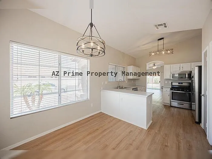 1710 E Oakland St — Photo 10
