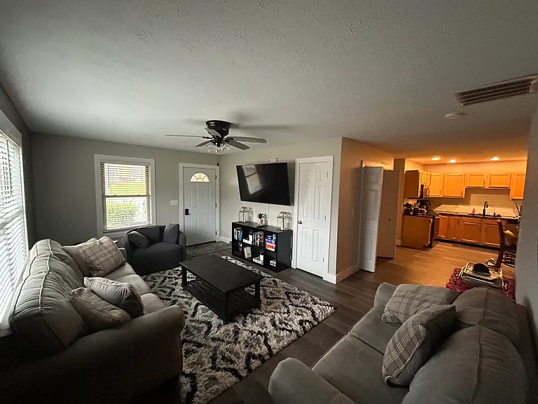 510 Oakleaf Ct — Photo 3