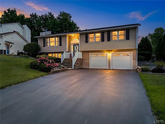 2nd image of 202 Chestnut Hill Dr
