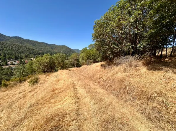 1400 N 7th Ave, Gold Hill, OR 97525