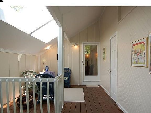 Unique Atrium Entry