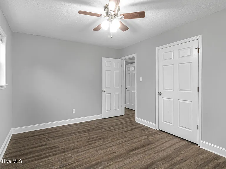 236 White Oak Blvd — Photo 15
