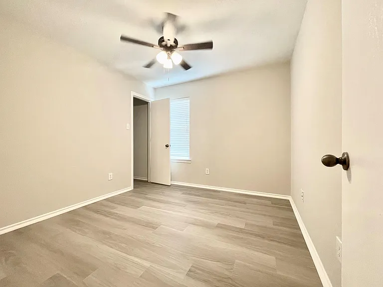 5723 Wandering Creek Dr — Photo 9