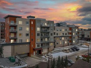 71 S Shawnee Cmn SW #301, Calgary, AB T2Y 0R2