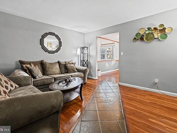 4th image of 1205 Sheridan Ave