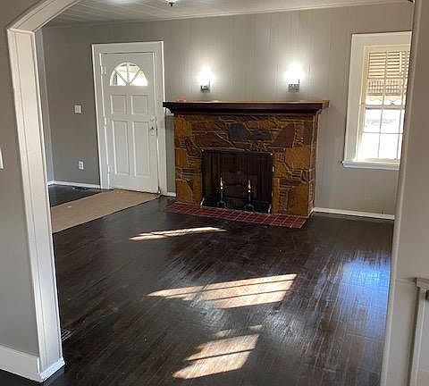 4th image of 923 Oakdale Dr