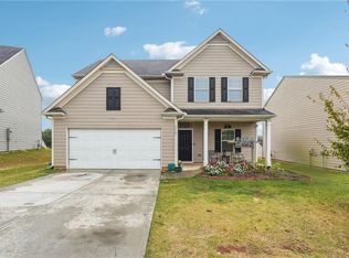 1112 Walnut Creek Cir, Pendergrass, GA 30567