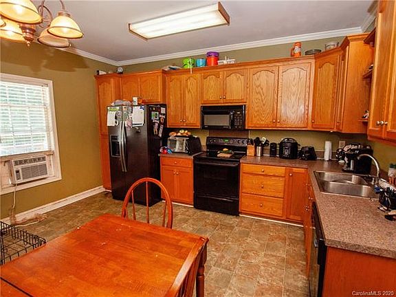 3rd image of 2221 Charles Towne Ct