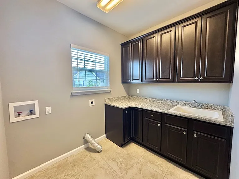 126 Farrah Ave — Photo 23