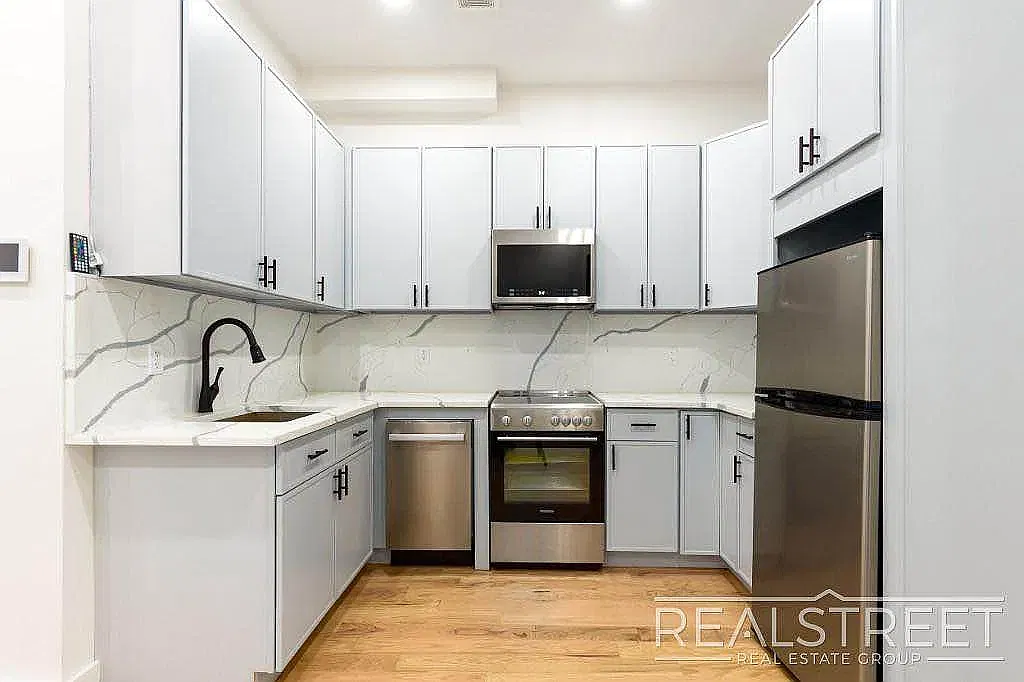 1276 Jefferson Avenue — Photo 4