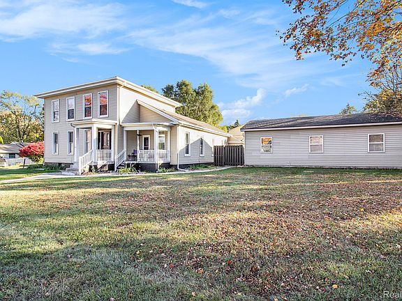 3rd image of 512 E Main St