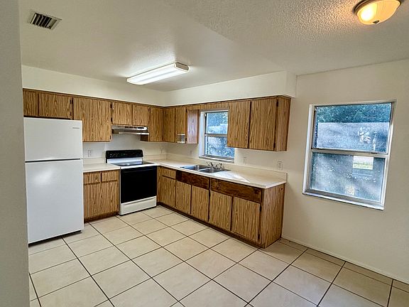4th image of 5788 NE 15th Ave
