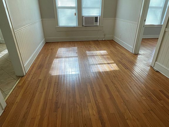 5th image of 705 Ockley Dr APT 1