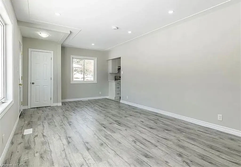 116 Siebert Avenue Kitchener — Photo 4