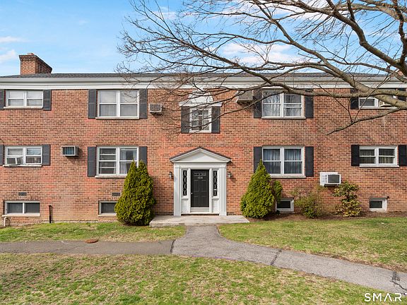 3rd image of 104 Strawberry Hill Avenue #1