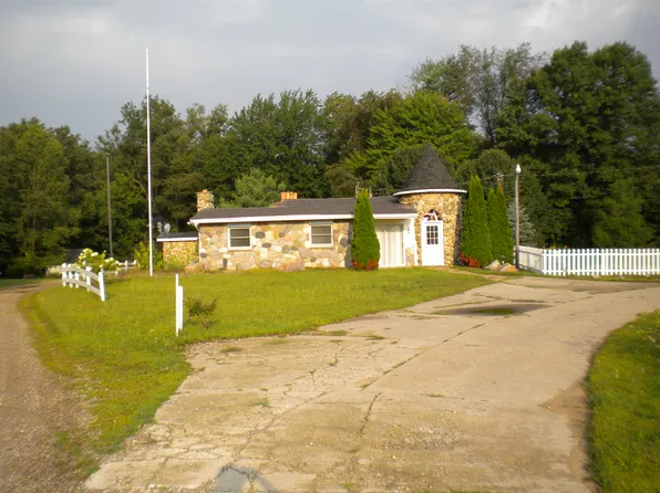 6895 M 66, East Leroy, MI 49051