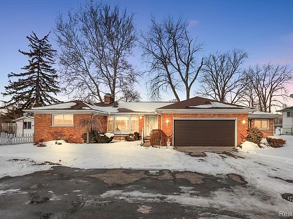 2nd image of 25651 S River Rd