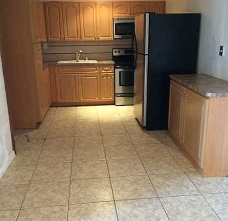 3rd image of 164 NW 15th Pl