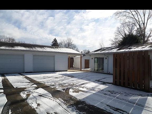 2nd image of 881-885 Cynthia Ct