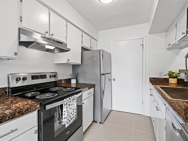 4413 Whispering Valley Dr #D — Photo 6
