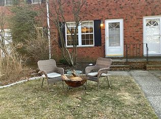 20157 Grannis Rd #8, Fairview Park, OH 44126