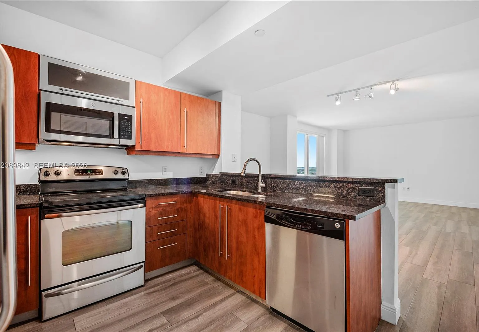 Toscano Condo — Photo 3