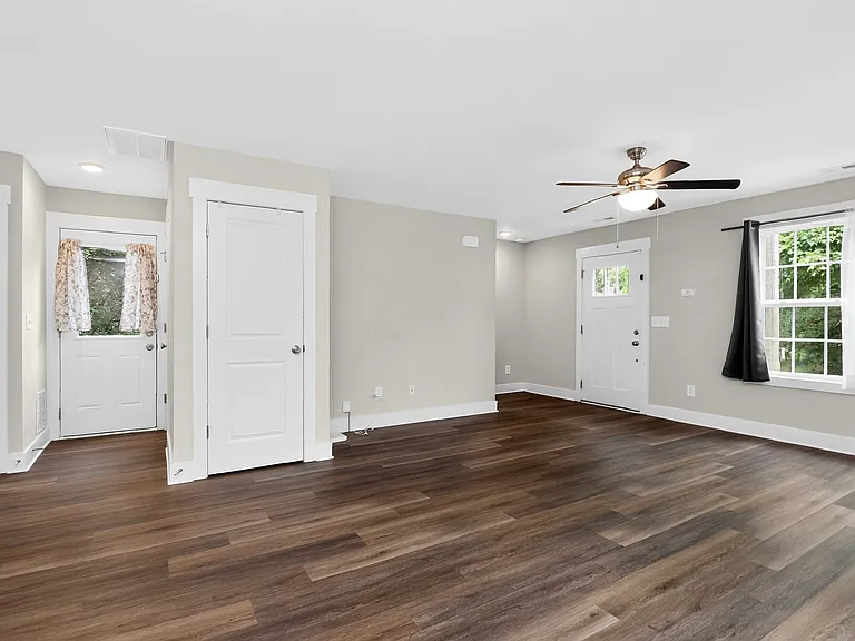 1007 Wilmouth St — Photo 7