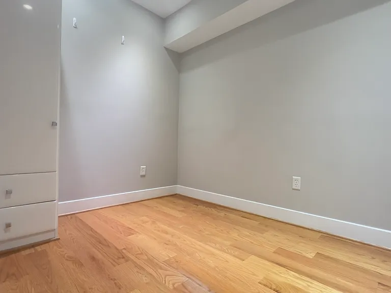 1209 G St SE #8 — Photo 27